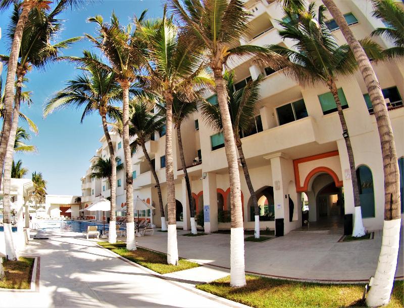 Camino Real Manzanillo Hotel Buitenkant foto